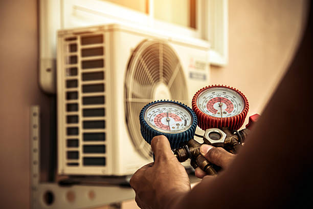 Professional Air Conditioning Service technician working in Tinley Park, IL